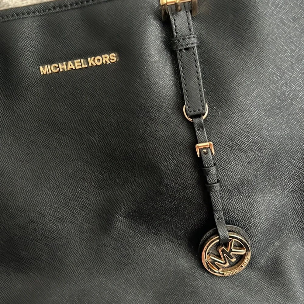 MICHAEL KORS • Saffiano Black Leather Tote Bag Purse - Picture 10 of 10